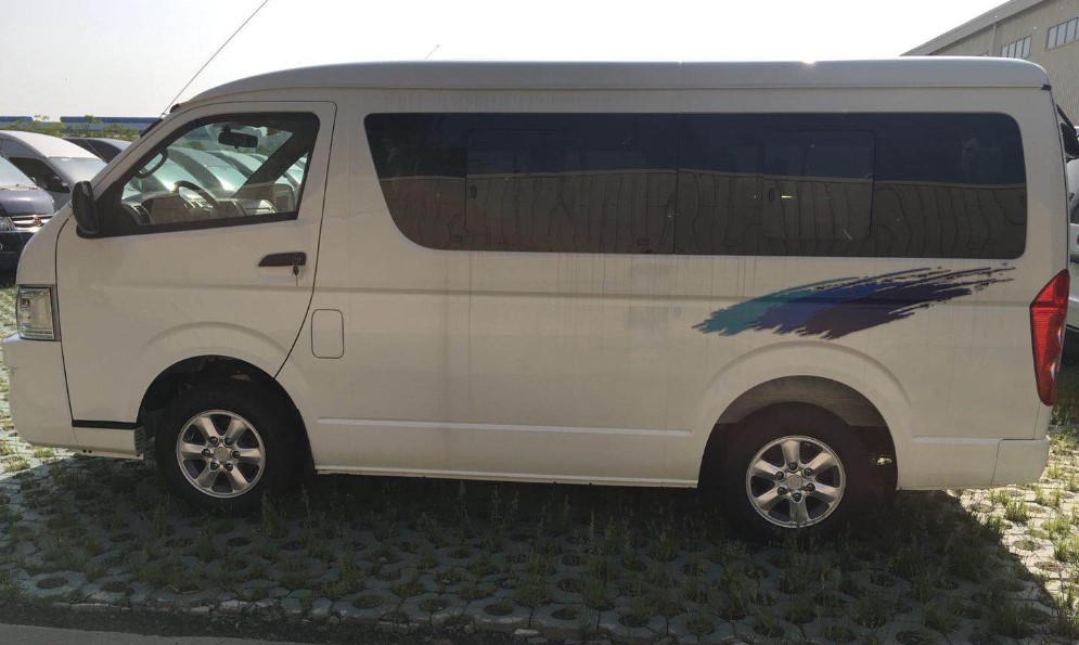 Autos Factory Arranged The Shipment of 15 Seat Minibus to Bolivia - Company News - 1