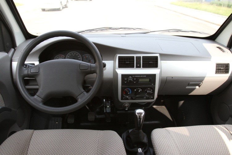 7 seater minibus for sale VC5-center console